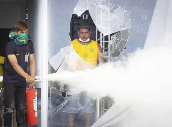 Bolsonaristas pedem comissão externa para visitar presos do 8/1