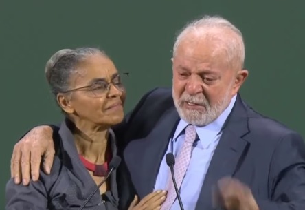 [VIDEO] Lula chora e responsabiliza Marina por política ambiental