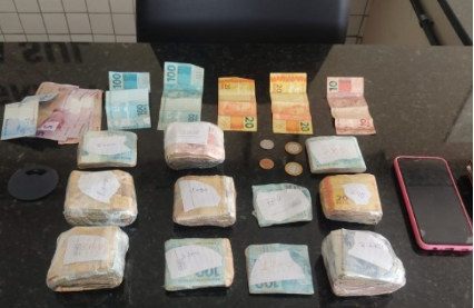 Homem é flagrado com R$ 24 mil, não sabe dizer a origem do dinheiro e acaba preso em Natal