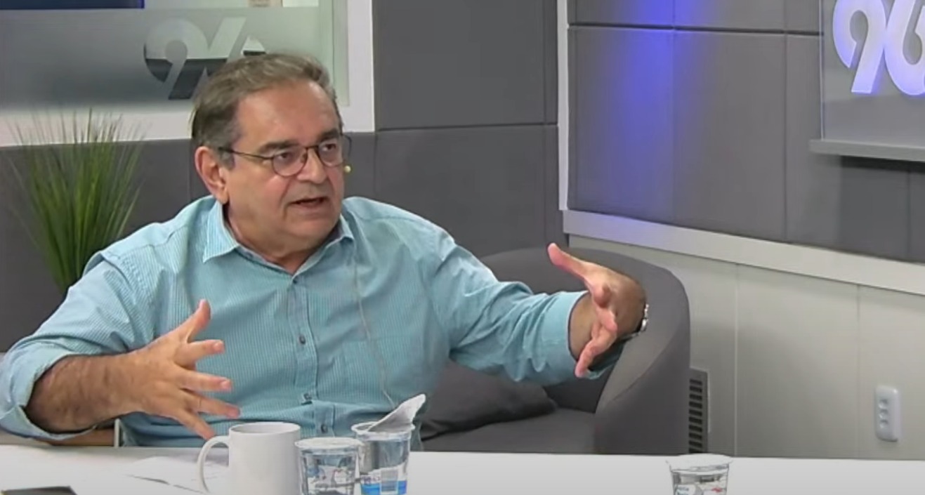 [VIDEO] Álvaro Dias desabafa: "Governo do PT tem dificultado muito as obras serem realizadas aqui"