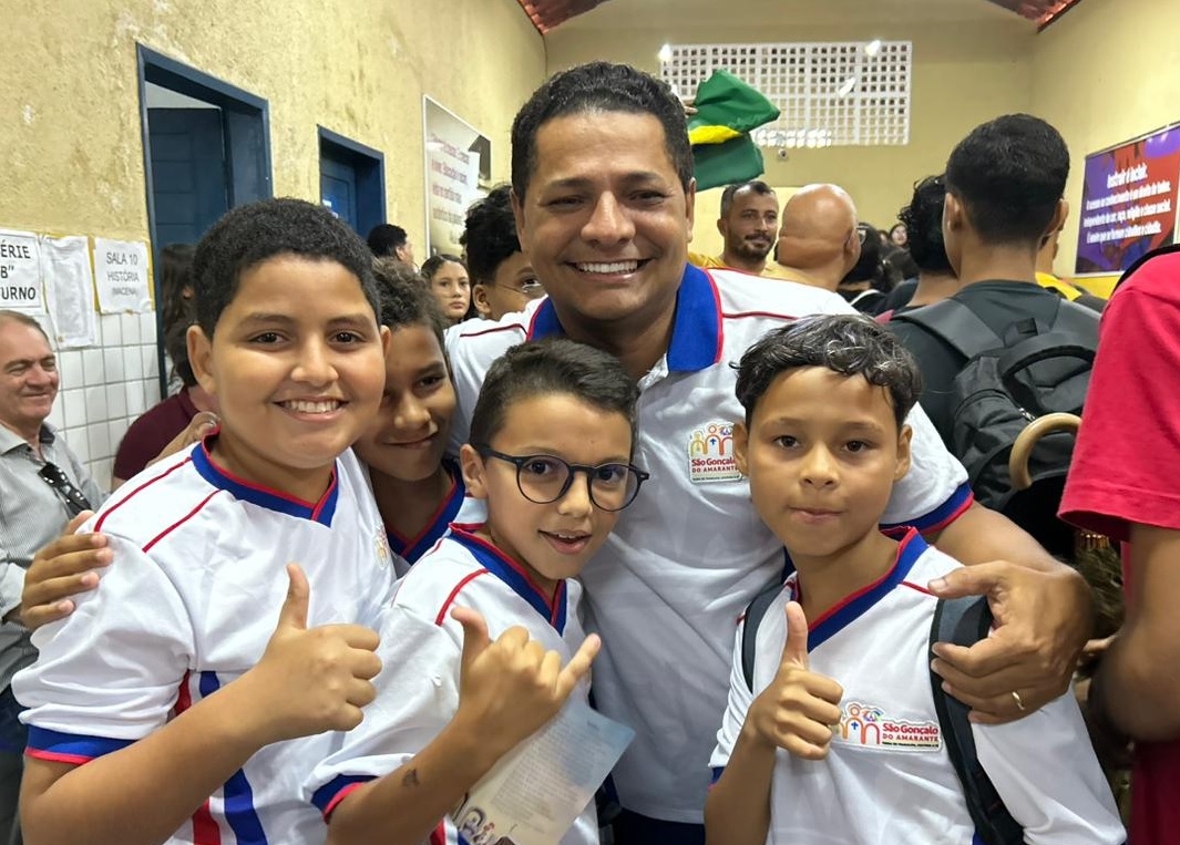Prefeitura de São Gonçalo inicia entrega do novo fardamento escolar às escolas do município