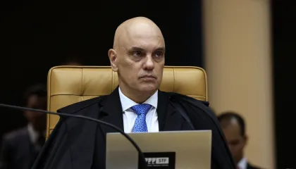 Moraes dá 5 dias para X explicar lives transmitidas por contas bloqueadas pelo STF