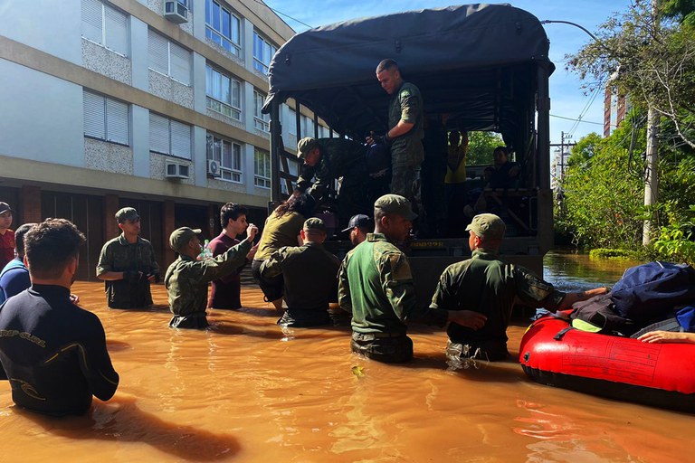 20 boatos e fake news sobre as enchentes no Rio Grande do Sul
