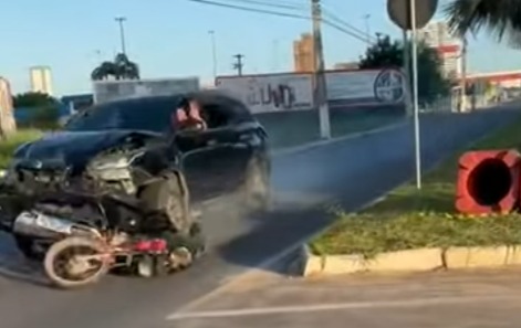 [VIDEO] Reviravolta: Embriagado, motorista da SW4 quase atropelou policial que realizava prisão de suspeito 