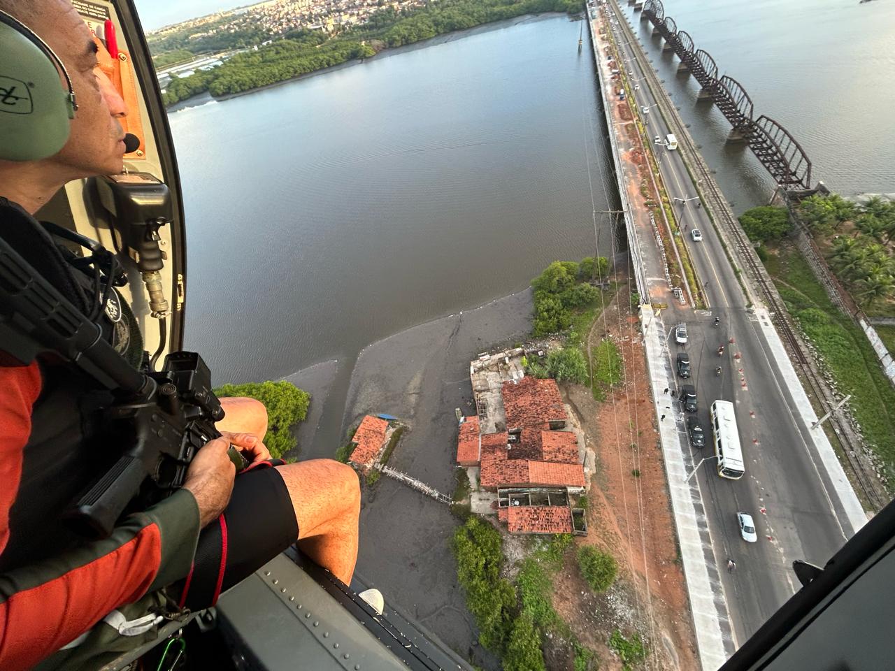 "Operação Rio Potengi": Policiais fiscalizam tornozelados no Beira Rio, Mosquito e Passo da Pátria