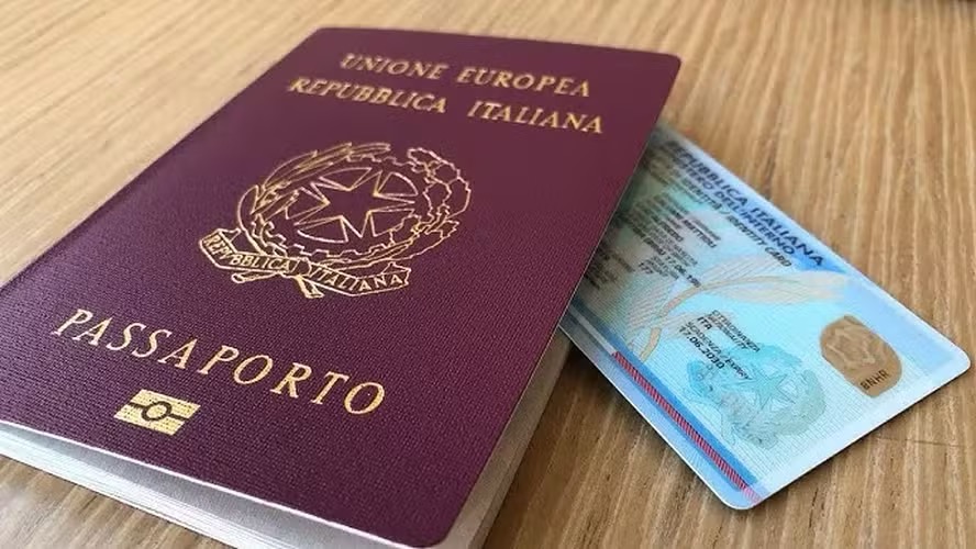 Passaporte italiano — Foto: Reprodução