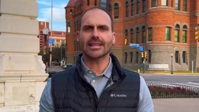 Eduardo Bolsonaro plantou informações para despistar fuga de Flávio
