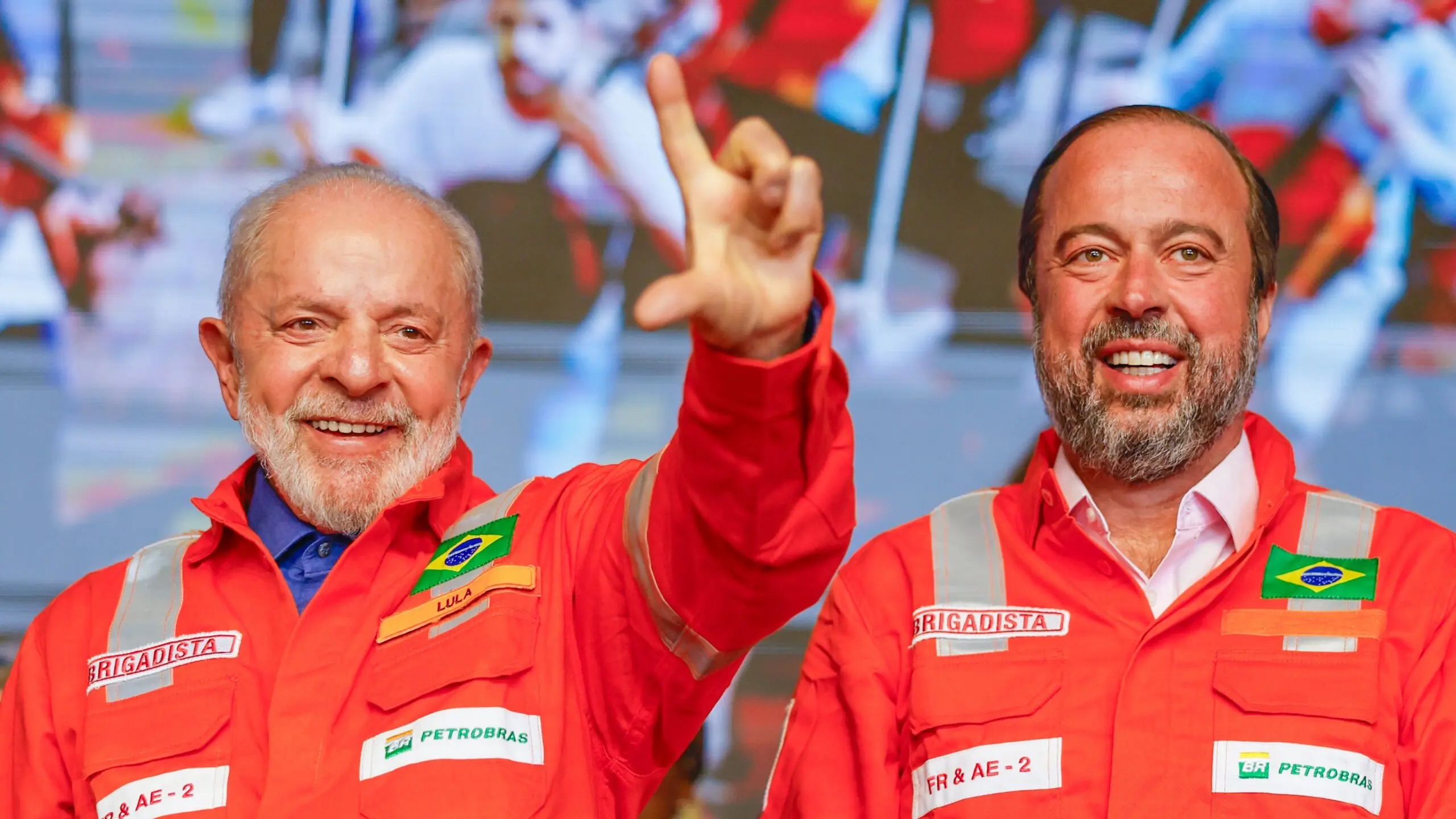 Lula e o ministro de Minas e Energia, Alexandre Siveira: governo quer antecipar receitas do pré-sal para tapar buraco nas contas públicas. (Foto: Ricardo Stuckert/PR)