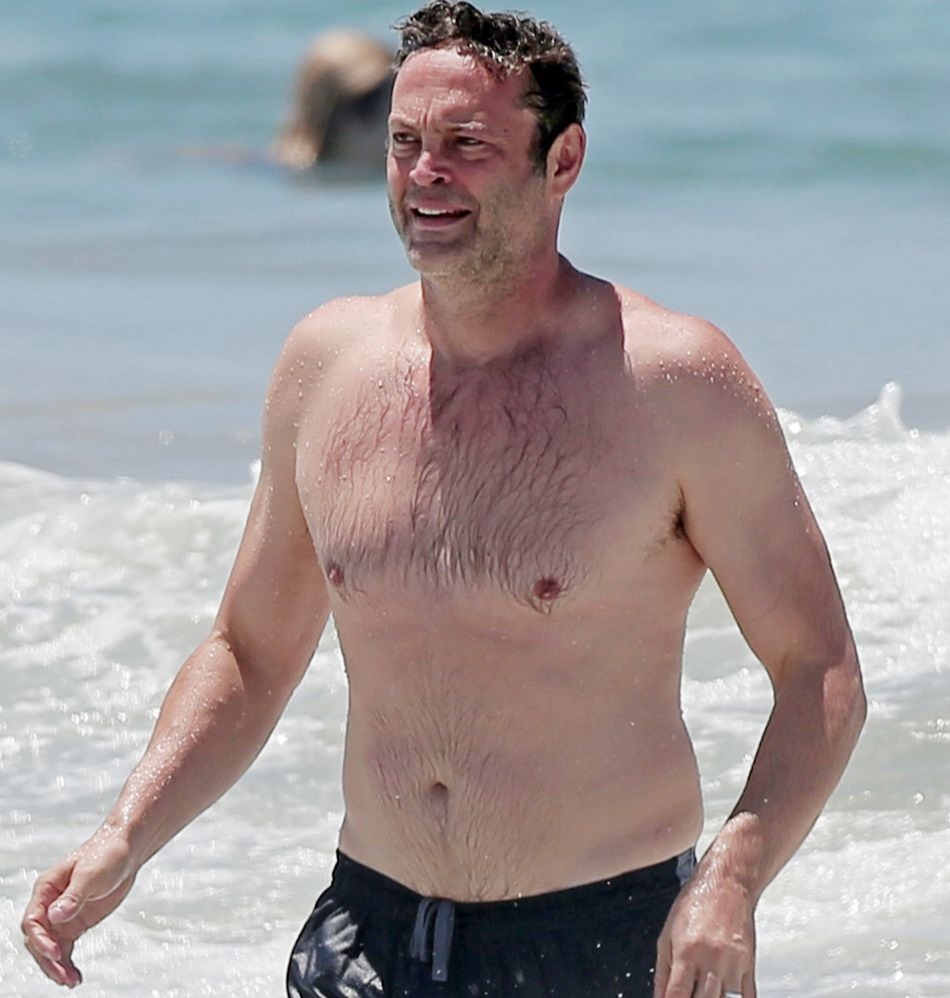 061417-celeb-dad-bods-9-9de7d85f2b1045a2bb46ad292dbc5abc.jpg
