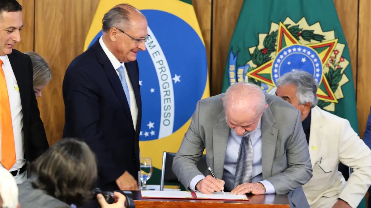 Lula assinou, na véspera, o decreto que regulamenta a Lei da Reciprocidade. (Foto: Valter Campanato/Agência Brasil)