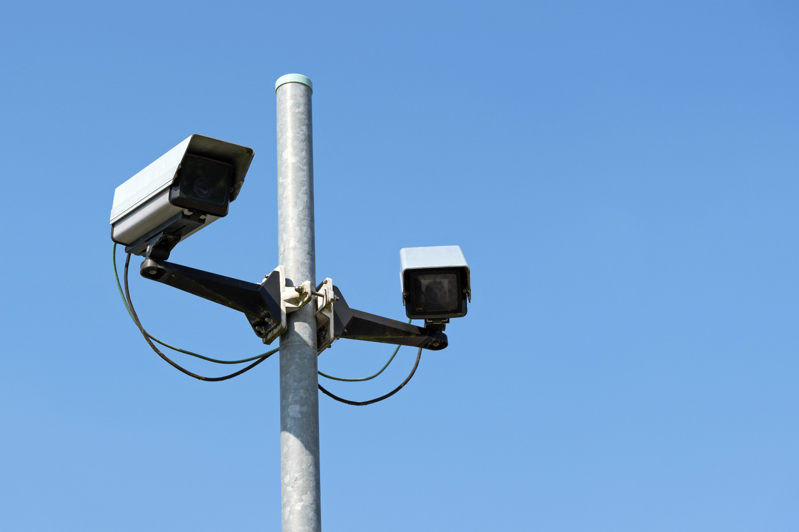 cameras-de-transito-multas-irregulares.jpeg