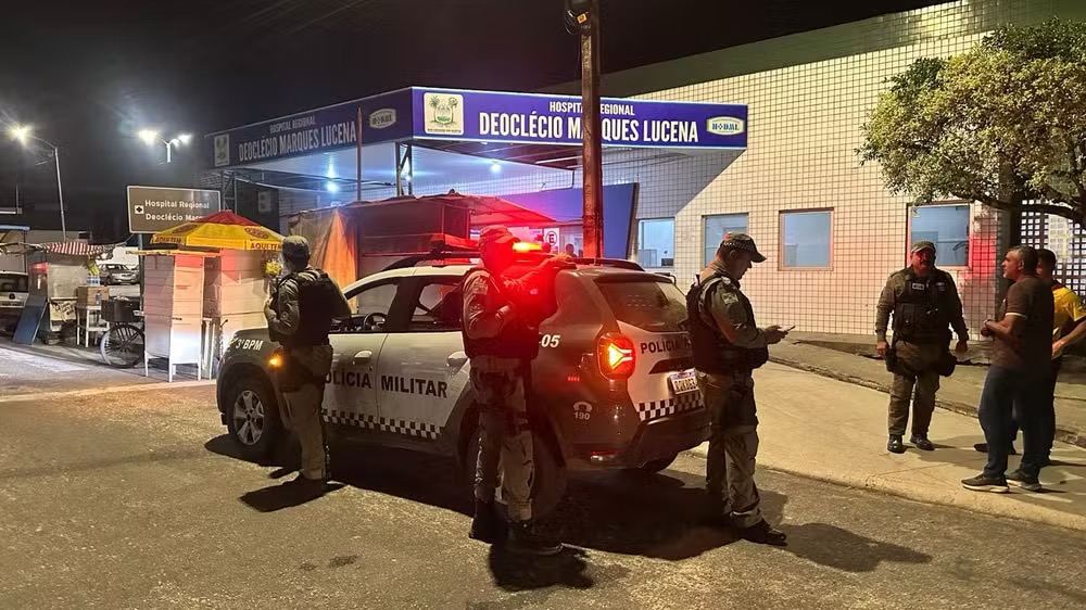 Policial foi levado para o Hospital Deoclécio Marques Lucena, em Parnamirim — Foto: Kleber Teixeira/Inter TV Cabugi