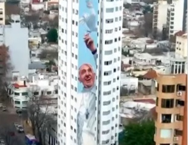 Maior mural do mundo em homenagem ao Papa Francisco é pintado na Argentina