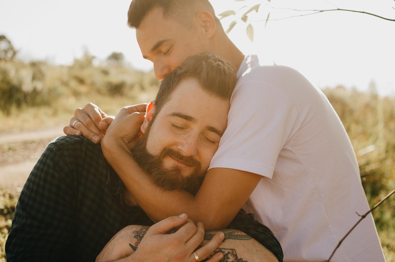 lovers-7258617_1280.jpg