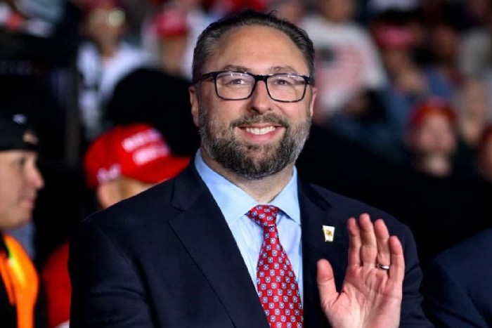 Jason Miller, assessor de Trump