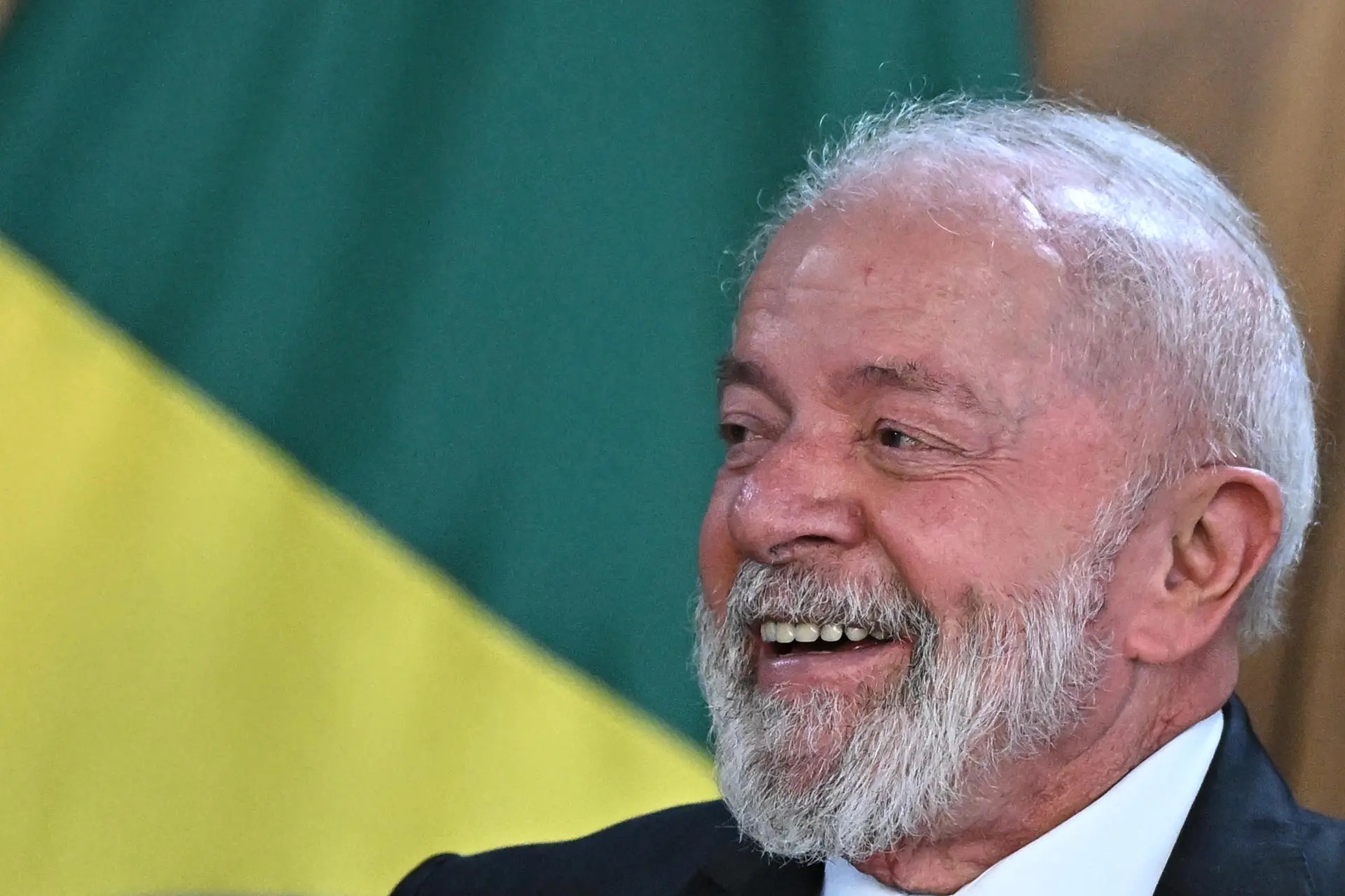 Lula afirmou que desafio do terceiro mandato é “fazer mais” pelo país, por isso pretende ficar “cada vez mais esquerdista e mais socialista”. (Foto: EFE/Andre Borges)