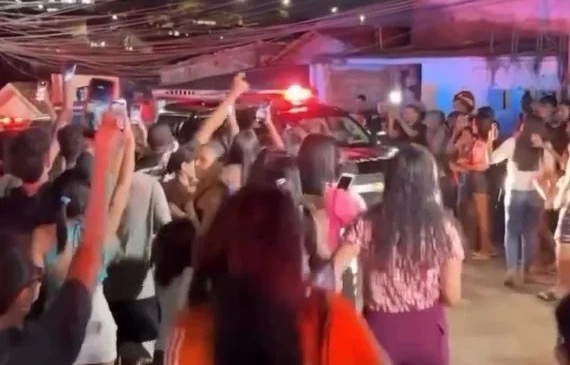 Transferência de Hytalo Santos mobiliza multidão na entrada do presídio em João Pessoa | Foto: Reprodução