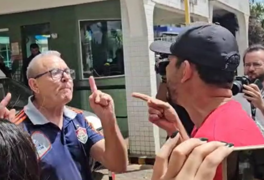 FireShot Capture 386 - Vídeo_ apoiador bate-boca e arranca faixa que pede prisão de Bolson_ - [www.metropoles.com].png
