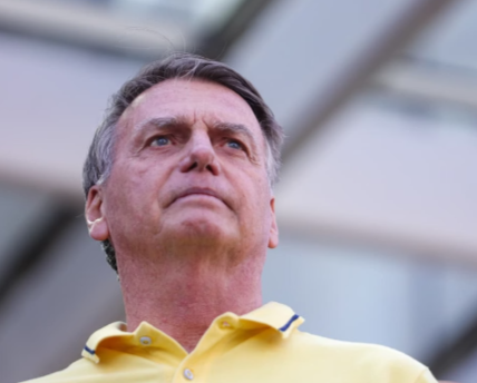 FireShot Capture 387 - No 1º dia de julgamento no STF, Bolsonaro recebe Jair Renan e Carlo_ - [www.metropoles.com].png