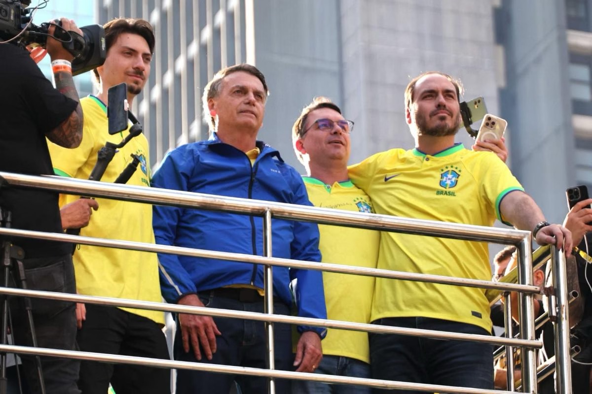 Jair Bolsonaro e seus filhos: Jair Renan, Flávio e Carlos Bolsonaro | Fábio Vieira/Metrópoles