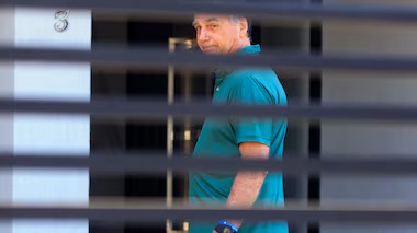 O ex-presidente Jair Bolsonaro fez uma aparição de cerca de 20 minutos nesta quinta-feira, 11, no quintal da casa onde ele cumpre prisão domiciliar, em Brasília Foto: Wilton Junior/Estadão