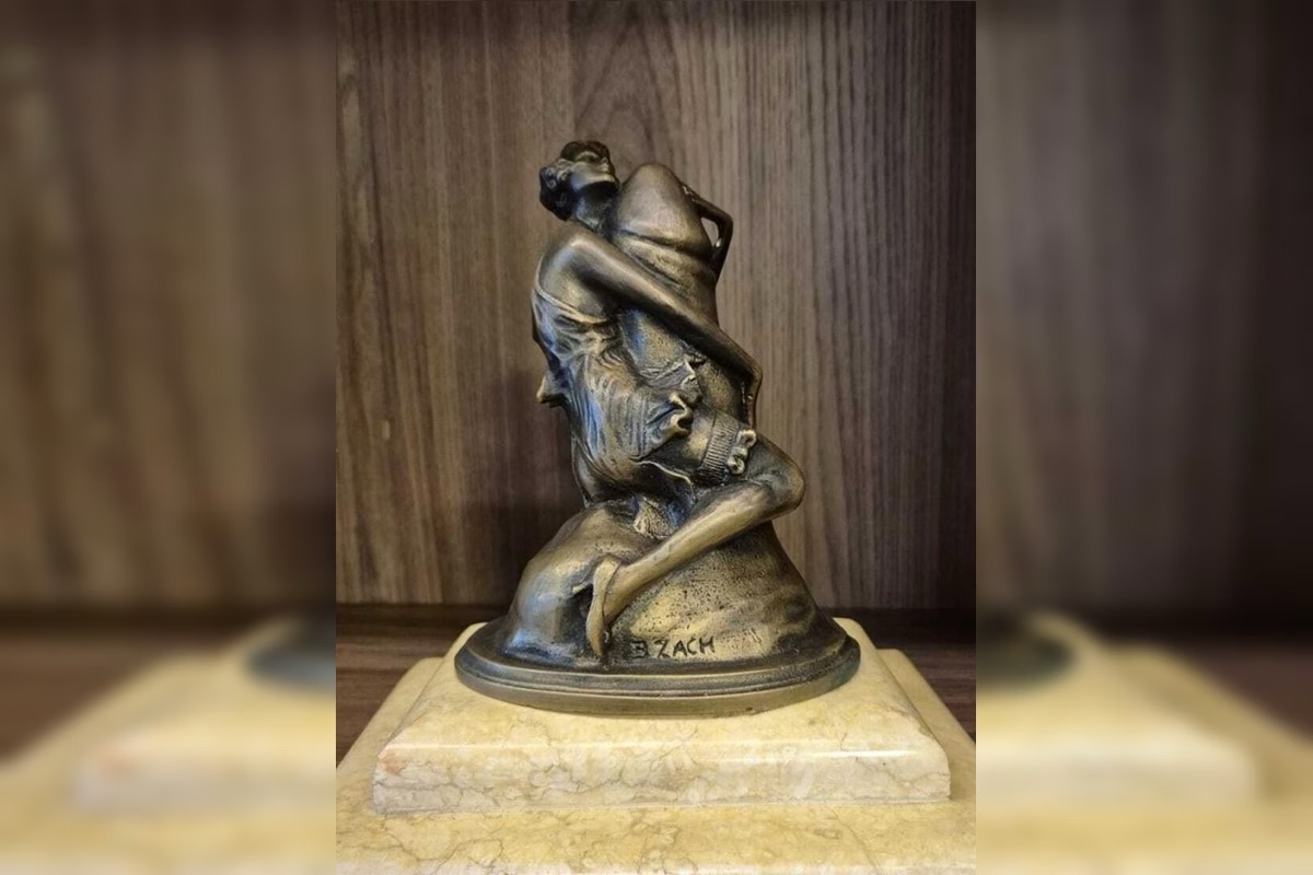 Escultura erótica encontrada na casa de Nelson Willians The Hugger ou La caresse de Bruno Zach | Foto: divulgação/PF