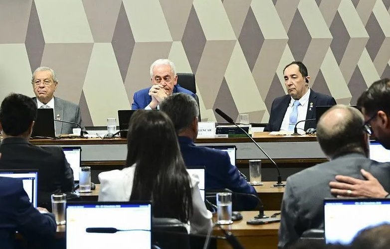 FireShot Capture 109 - Por unanimidade, CCJ do Senado rejeita PEC da Blindagem - CNN Brasi_ - [www.cnnbrasil.com.br].png