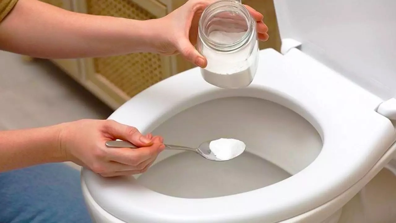 Sal no vaso sanitário