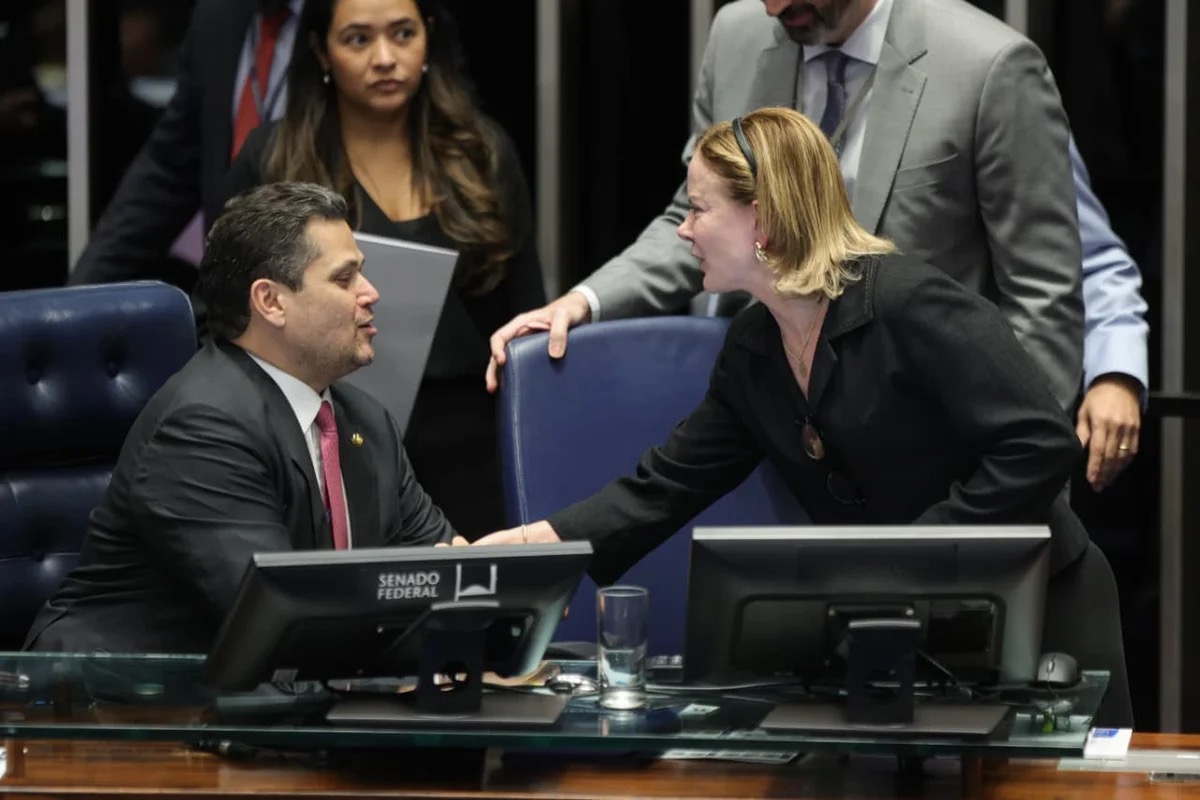 Davi Alcolumbre e Gleisi Hoffmann no senado | VINÍCIUS SCHMIDT/METRÓPOLES