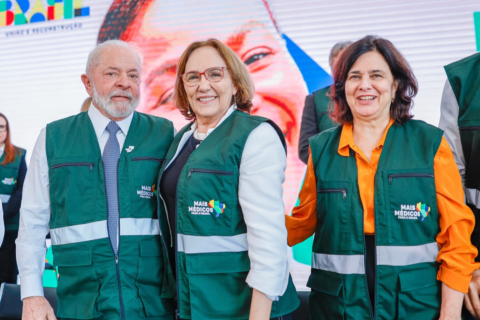 Cerimônia de sanção do Novo Mais Médicos com presidente Lula, senadora Zenaide Maia (relatora) e ministra Nísia Trindade (Saúde). Foto: Ricardo Stuckert/PR