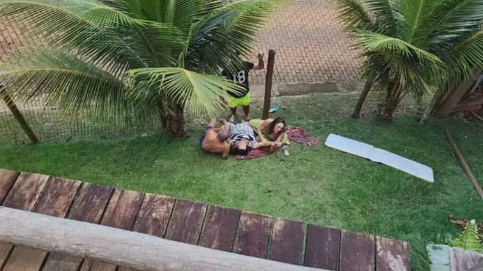 FireShot Capture 665 - Airbnb terá de pagar despesas médicas de mulher que caiu em hospeda_ - [g1.globo.com].png