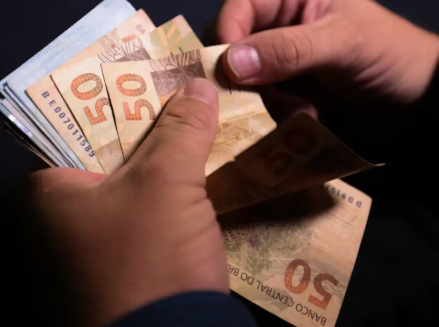 FireShot Capture 743 - Patrões têm até esta sexta-feira para pagar a segunda parcela do 13_ - [noticias.r7.com].png