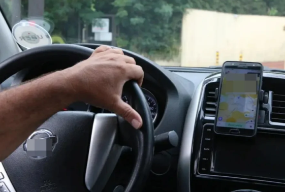FireShot Capture 825 - Uber é condenada a indenizar passageiro que perdeu fone em carro_ - [www.metropoles.com].png