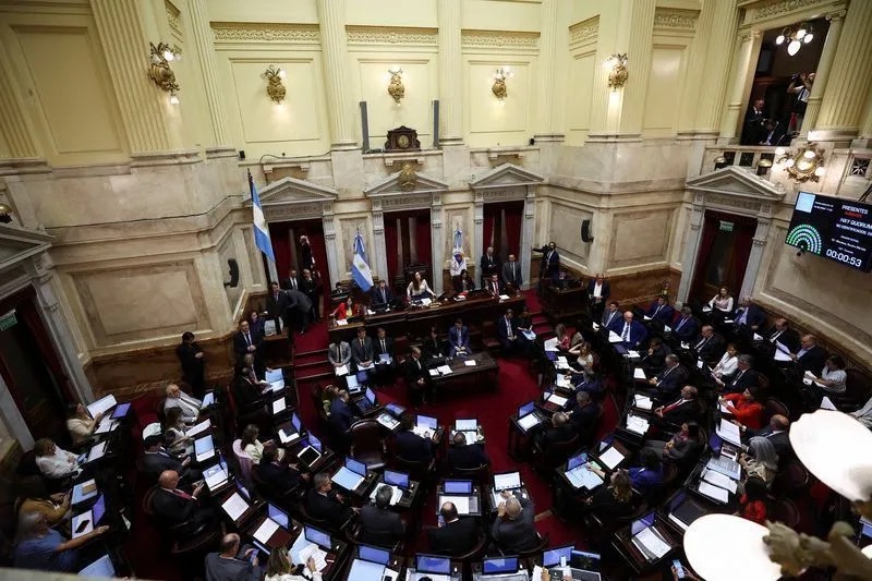 Senado argentino em Buenos Aires  • UPDATE1-Argentina Congress passes pension boost despite Milei opposition14/04/2024REUTERS/Agustin Marcarian
