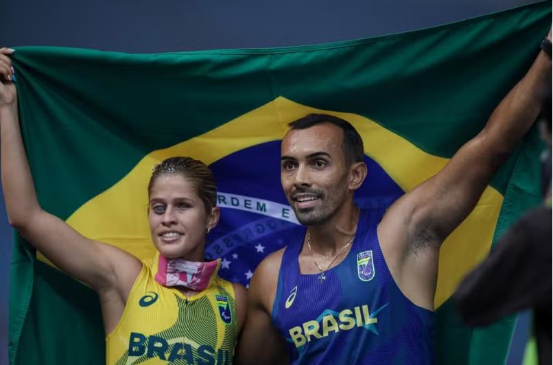 Thalita Simplício e o guia Felipe Veloso — Foto: Cris Mattos / CPB