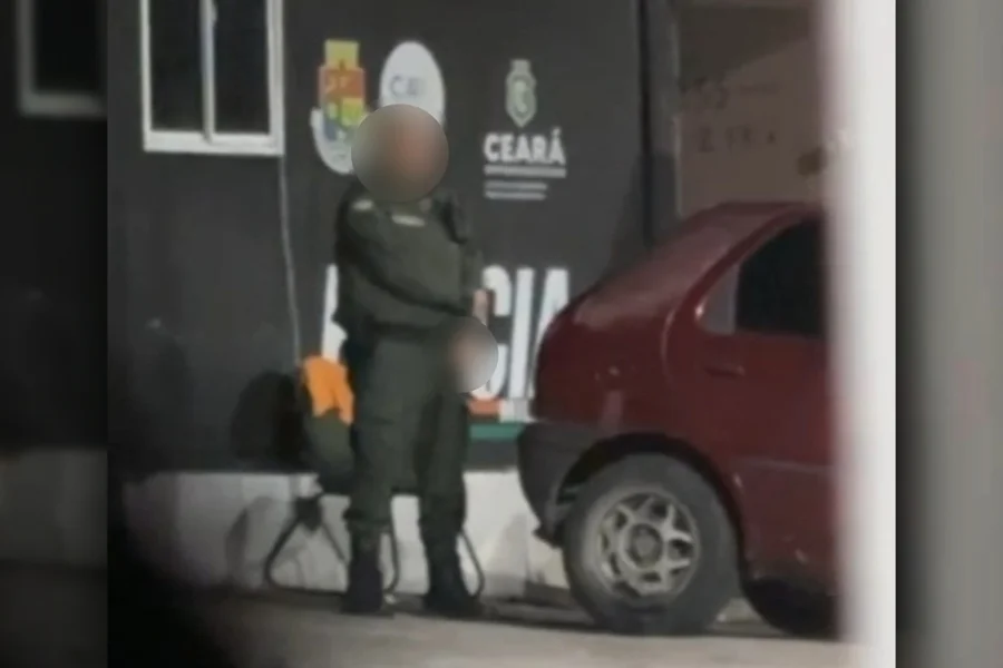 policial-militar-de-farda-e-flagrada-se-masturbando.webp