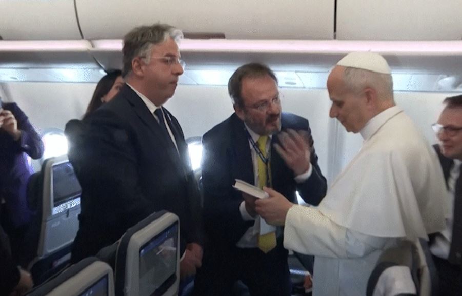 Declaração foi feita a jornalistas durante voo — Foto: Vatican News