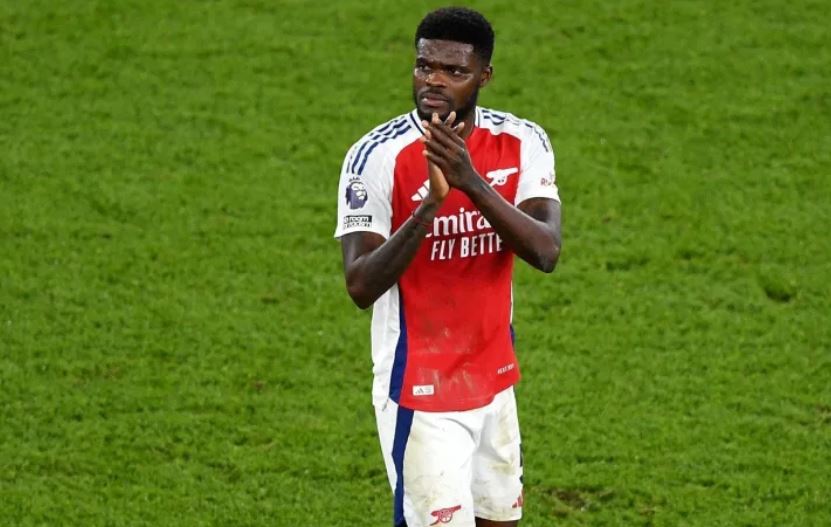 Thomas Partey atuando pelo Arsenal  • Divulgação/Arsenal