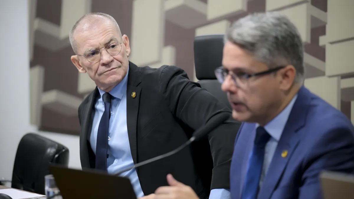 O presidente da CPI, senador Fabiano Contarato (PT-ES), e o relator, senador Alessandro Vieira (MDB-SE)  • Pedro França/Agência Senado