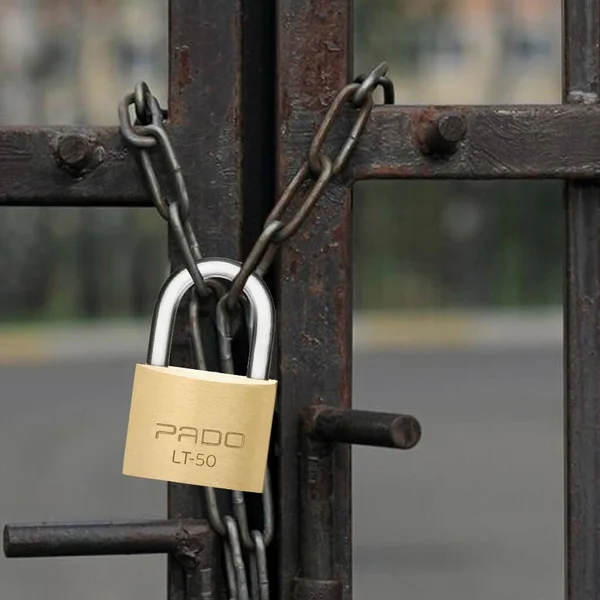 cadeado-pado-tradicional-lt-50-mm-instalado.webp