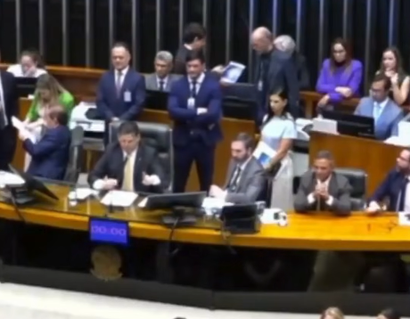 FireShot Capture 068 - (46) BAIXARIA NA VOTAÇÃO DA DOSIMETRIA_ _QUEM TOMA ATÉ MARIDO DA CO_ - [www.youtube.com].png