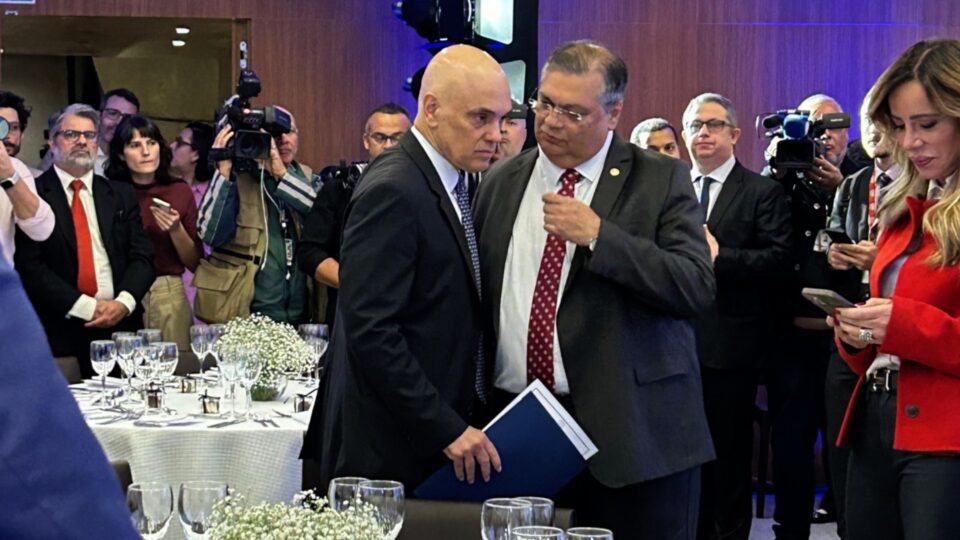 Os ministros do STF Flávio Dino, Carmem Lúcia e Alexandre de Moraes participaram de seminário jurídico em Brasília - Foto: Carinne Souza / Gazeta do Povo