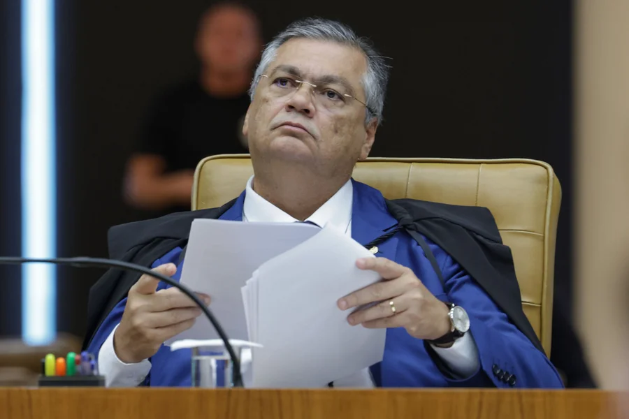 ministro-flavio-dino-durante-sessao-plenaria-do-stf-metropoles-1-scaled.webp