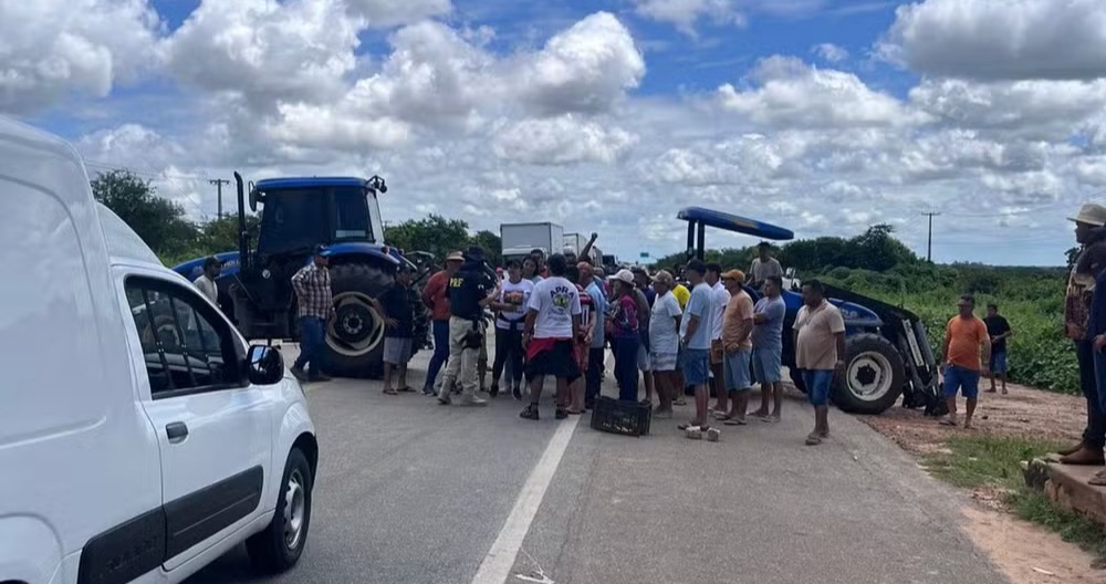 Manifestantes bloquearam a BR-304 em Mossoró — Foto: Divulgação/PRF