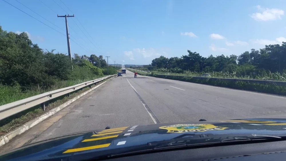 Trecho da BR-101 que estava interditado desde a manhã de sexta-feira (8) foi liberado neste sábado (9) em Canguaretama, RN — Foto: PRF/Cedida