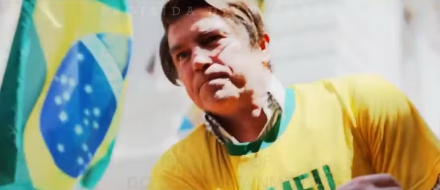 O ator Jim Caviezel interpreta o ex-presidente Jair Bolsonaro no filme 'Dark Horse' — Foto: Reprodução