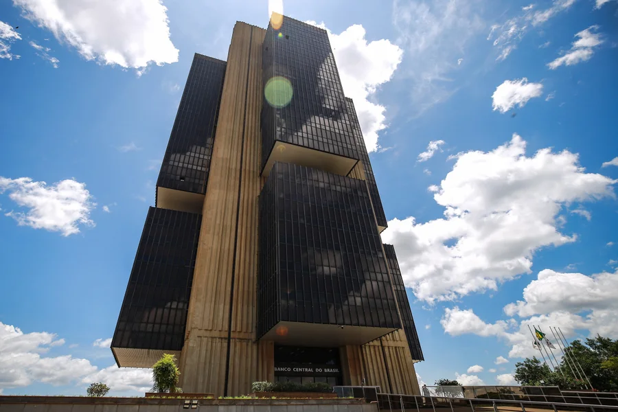 Fachada-do-edificio-sede-do-Banco-Central-do-Brasil-em-Brasilia-Metropoles-7.webp