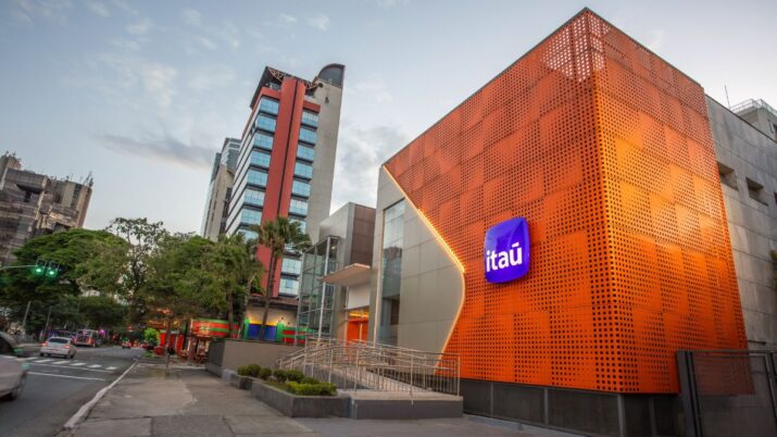 Fachada-de-agencia-do-Itau-Unibanco.-Foto-Divulgacao-715x402.jpg