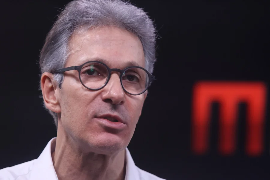 o-ex-governador-de-minas-gerais-romeu-zema-concede-entrevista-ao-metropoles-13-scaled.webp