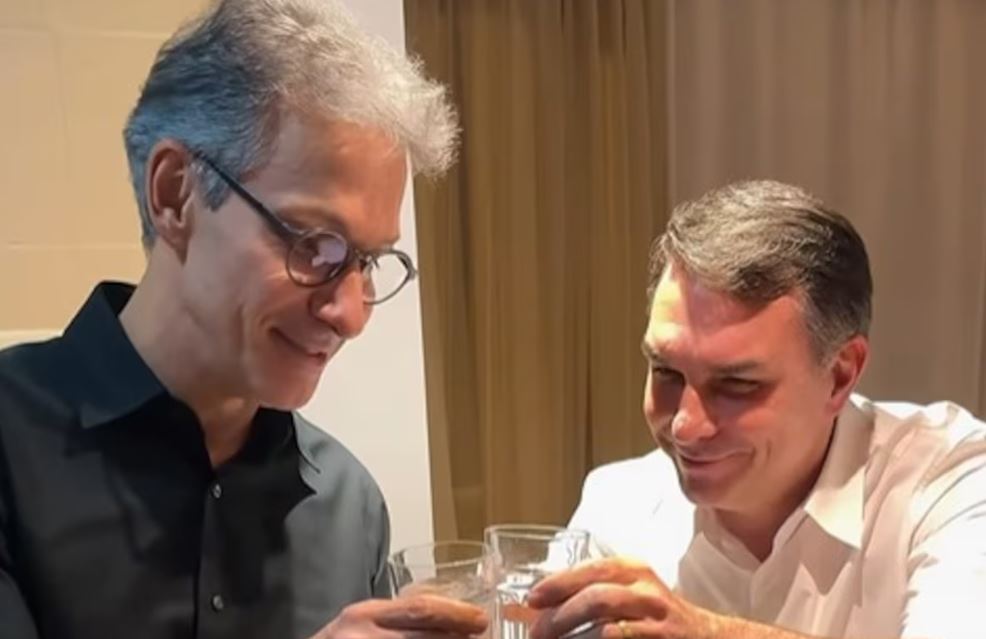 Romeu Zema diz convidar Flávio Bolsonaro para ser vice na chapa para concorrer à Presidência da República. Foto: Reprodução/@flaviobolsonaro via Instagram